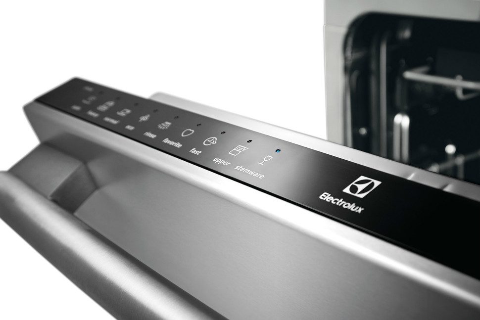 electrolux presenta refrigerador transparente ei24id81ss solaro 2 controls 970x647 c