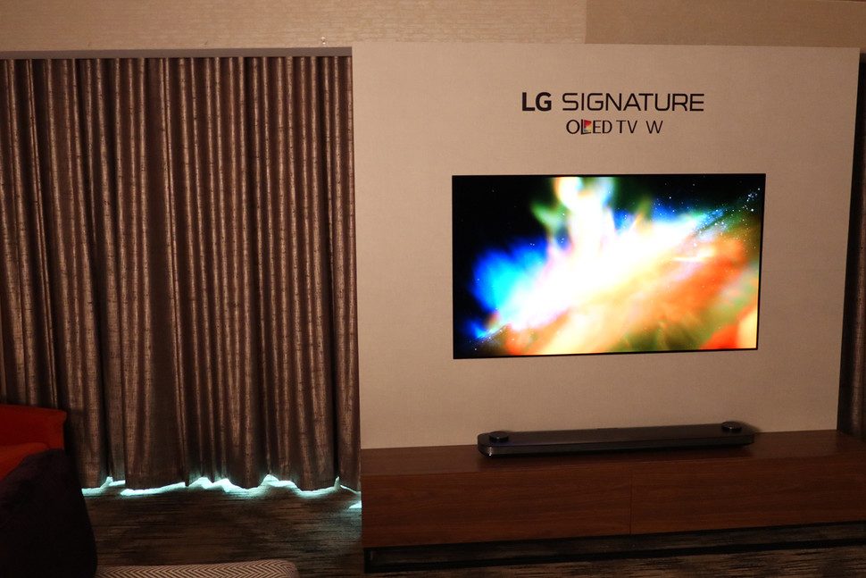 lanzamiento tv wallpaper oled de lg ces 2017 img 1081 970x647 c