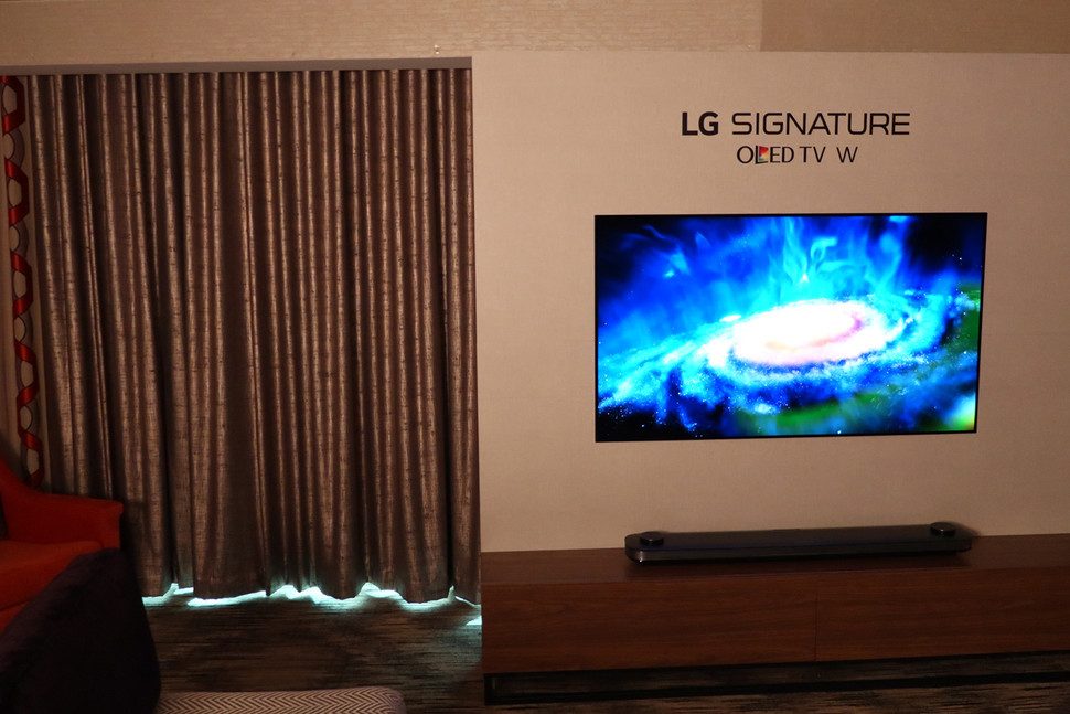 lanzamiento tv wallpaper oled de lg ces 2017 img 1082 970x647 c