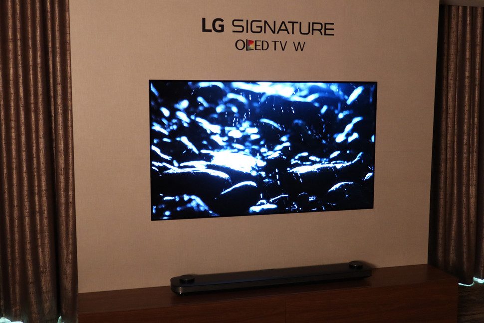 lanzamiento tv wallpaper oled de lg ces 2017 img 1083 970x647 c