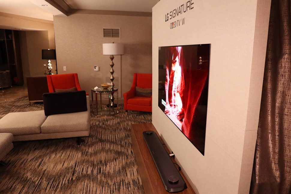 lanzamiento tv wallpaper oled de lg ces 2017 img 1087 970x647 c