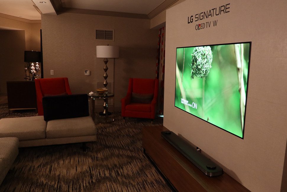 lanzamiento tv wallpaper oled de lg ces 2017 img 1089 970x647 c
