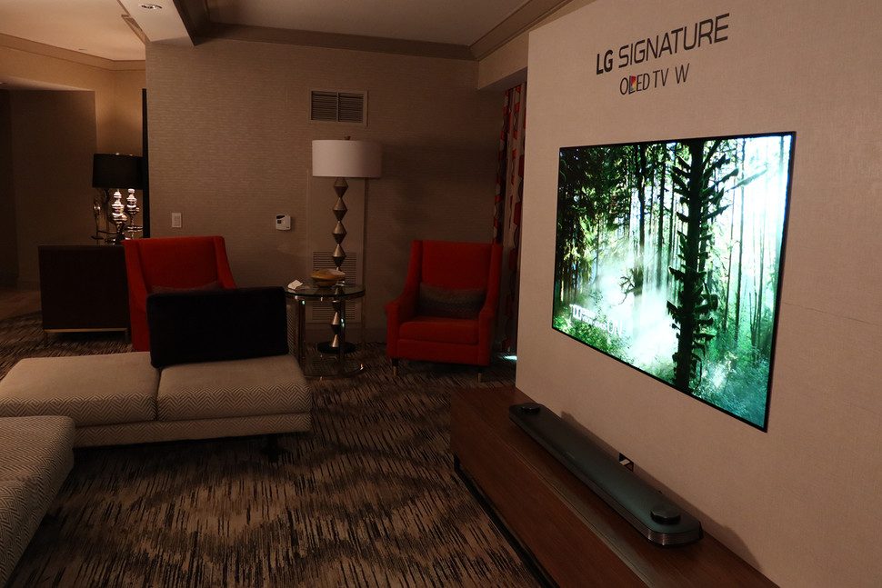 lanzamiento tv wallpaper oled de lg ces 2017 img 1090 970x647 c