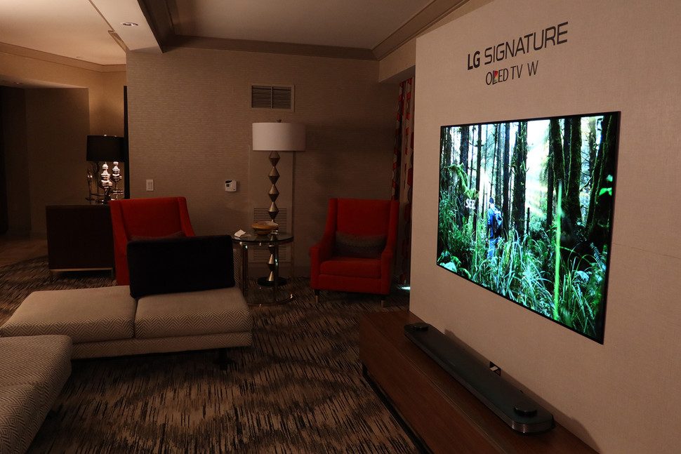 lanzamiento tv wallpaper oled de lg ces 2017 img 1092 970x647 c