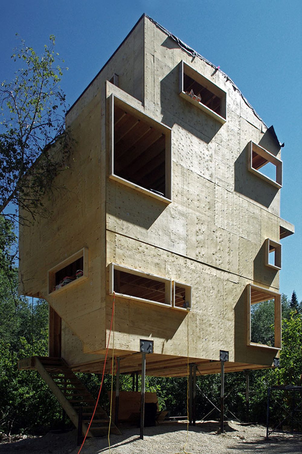 casa sobre zancos tubos de gas pole house din  2 1000x1500