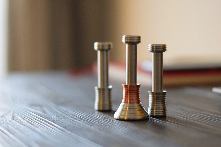 moondrop jueguete gravedad on table2 720x480 c