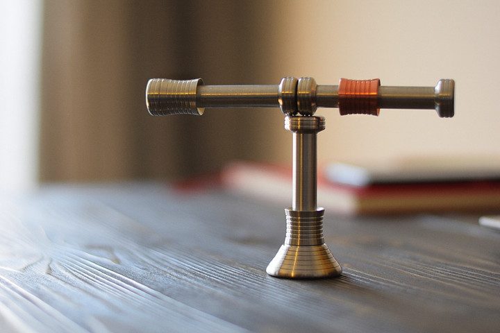 moondrop jueguete gravedad stacked with magnets 2 720x480 c