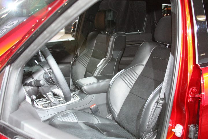 jeep cherokee trackhawk ny 2018 grand cockpit seats 720x480 c