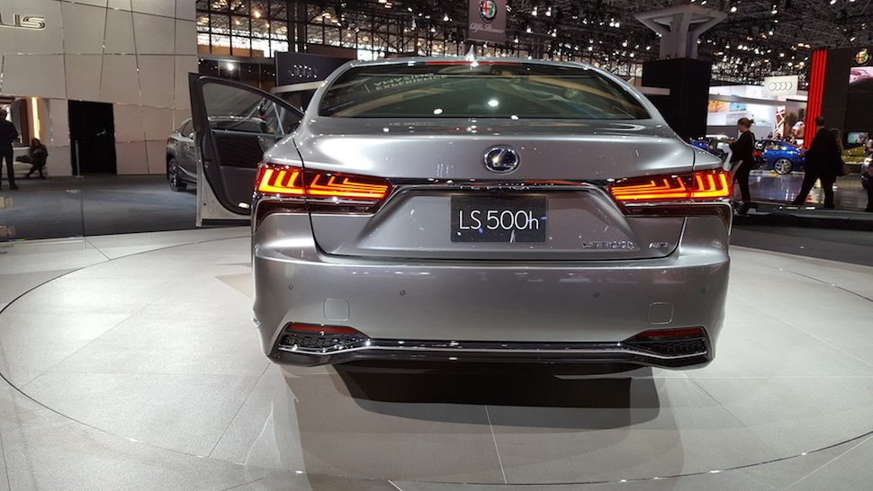 lexus presentacion autoshow ny ls 500h 02
