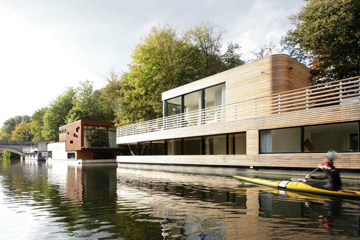 casas bote vivir sobre agua traumfanger 3 720x480 c