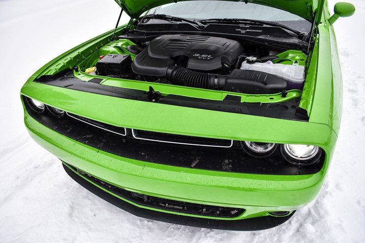 challenger gt awd 2017 dodge engine 3 970x647 c 720x480