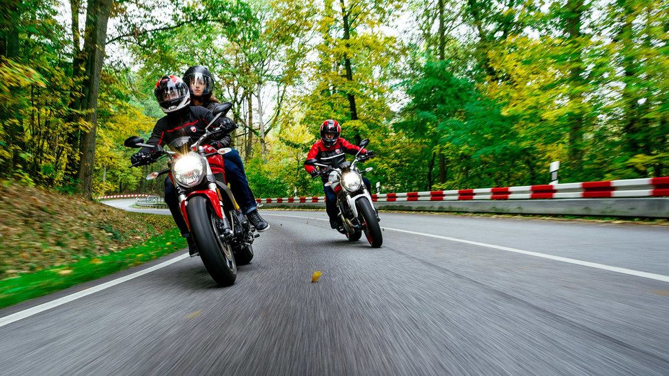 ducati 797 monster moto 2017 15 970x546 c