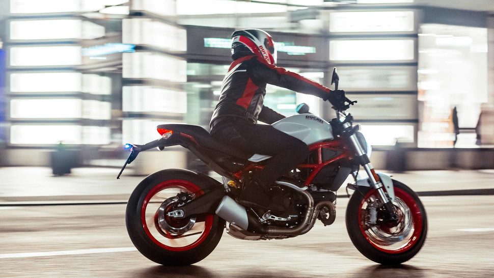 ducati 797 monster moto 2017 19 970x546 c