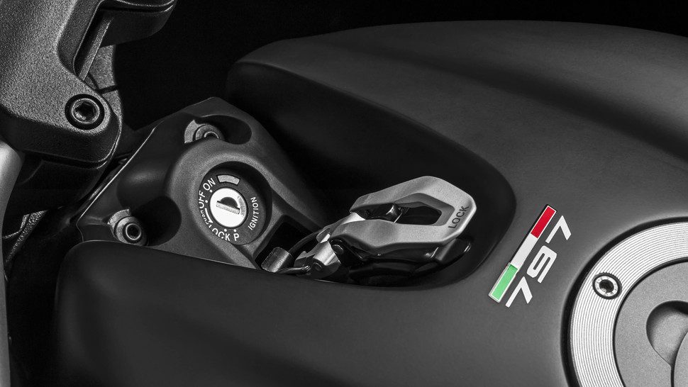 ducati 797 monster moto 2017 29 970x546 c