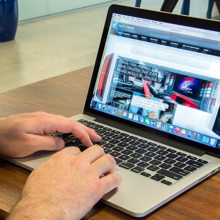 Apple-MacBook-Pro-13-Ret-2015-inuse