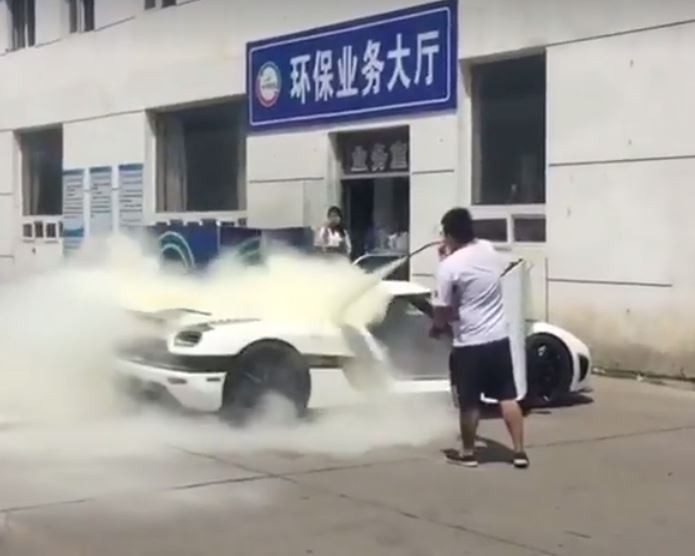koenigsegg agera r bateria incendio ardiendo 01