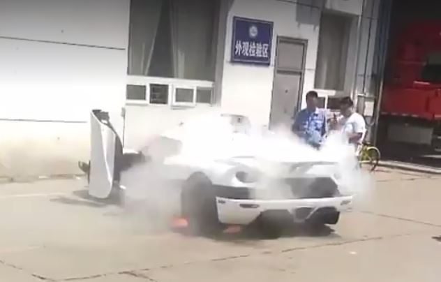koenigsegg agera r bateria incendio ardiendo 04