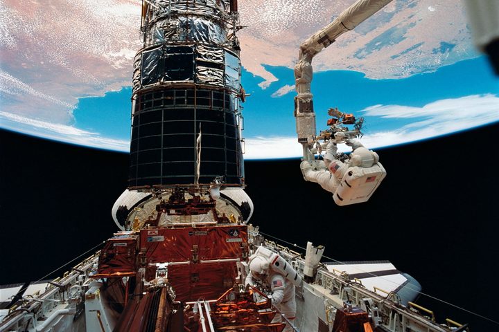 Fotografía del Hubble sobre caminata espacial