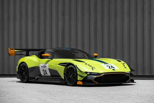 aston martin vulcan paquete amr pro 01 640x427 c