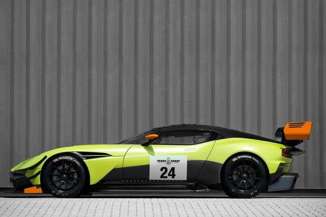 aston martin vulcan paquete amr pro 03 640x427 c