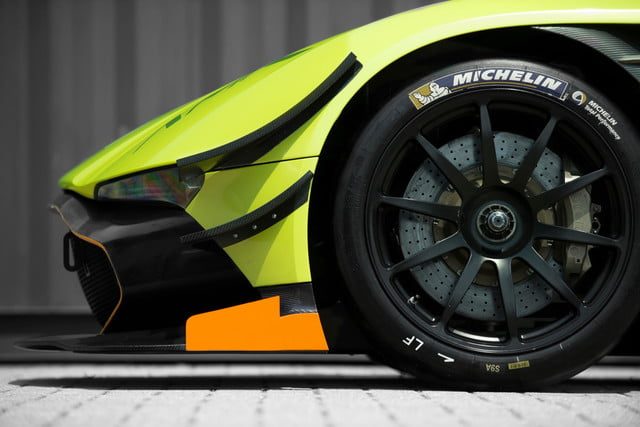 aston martin vulcan paquete amr pro 09 640x427 c