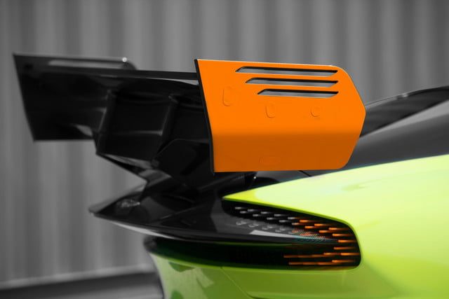 aston martin vulcan paquete amr pro 13 640x427 c