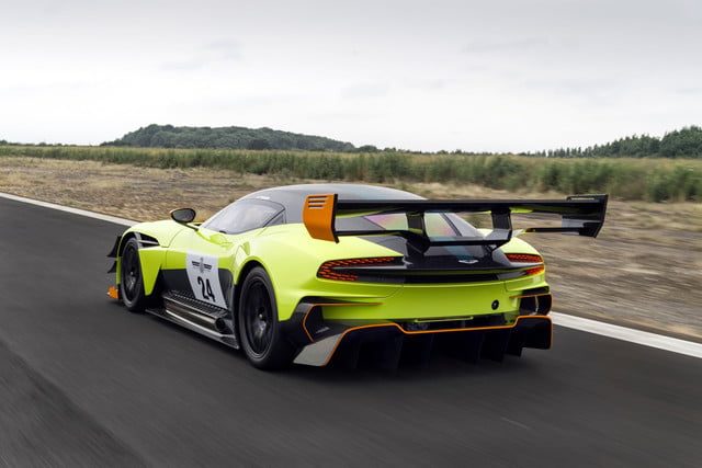 aston martin vulcan paquete amr pro 17 640x427 c