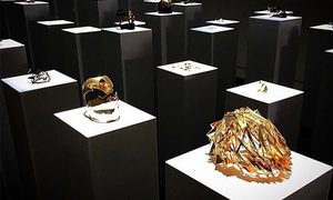 selfie destruye obras de arte art