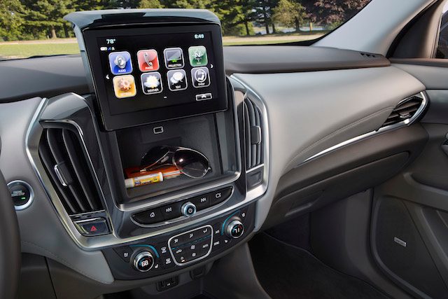 chevy traverse 2018 precio the chevrolet offers an enhanced roster of standard convenience  storage and comfort features incl