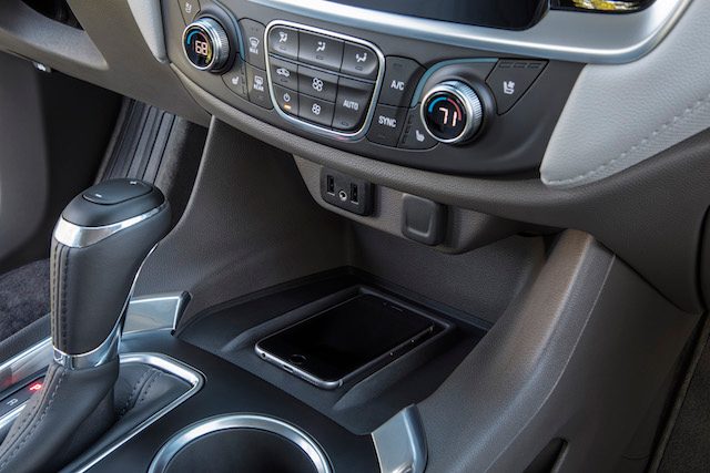 chevy traverse 2018 precio the chevrolet offers an enhanced roster of standard convenience  storage and comfort features incl