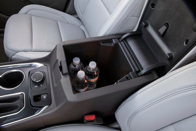 chevy traverse 2018 precio the chevrolet offers an enhanced roster of standard convenience  storage and comfort features incl