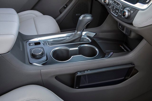 chevy traverse 2018 precio the chevrolet offers an enhanced roster of standard convenience  storage and comfort features incl