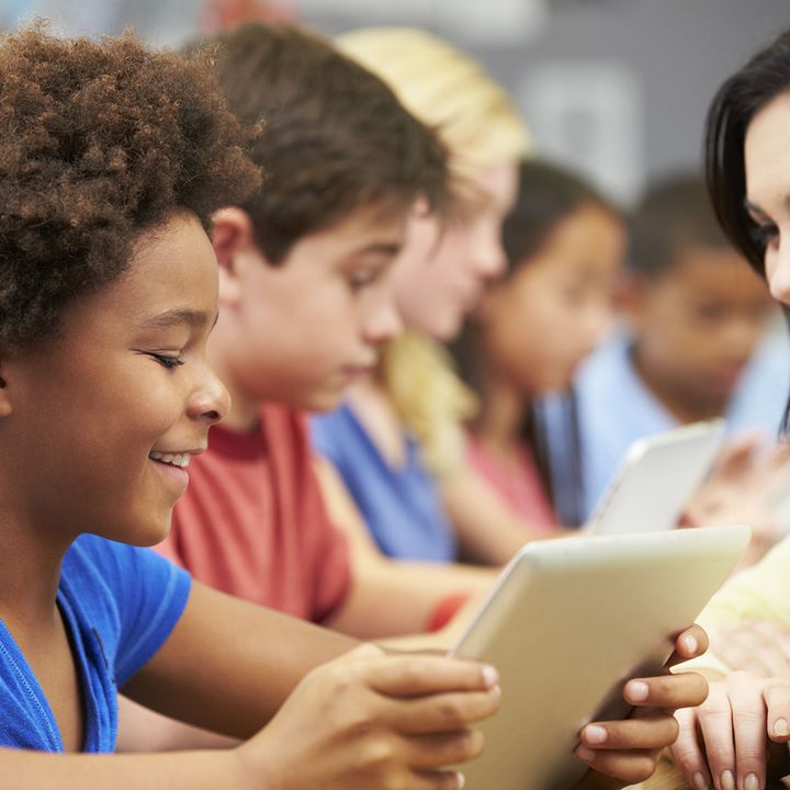 estudiantes de bajos recursos recibirán internet