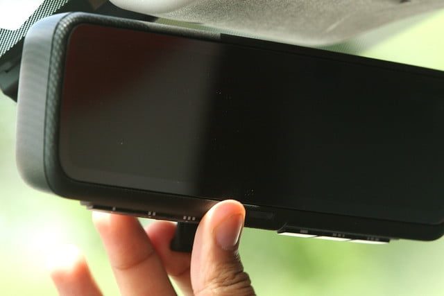 nissan armada retrovisor inteligente rearview5 640x427 c