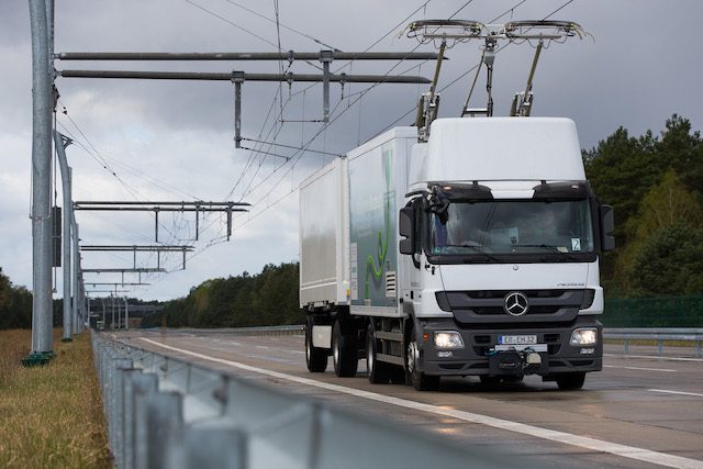 siemens camiones carreteras electrificadas ehighway  testfahrt mit bundesumweltministerin hendricks test drive with federal e