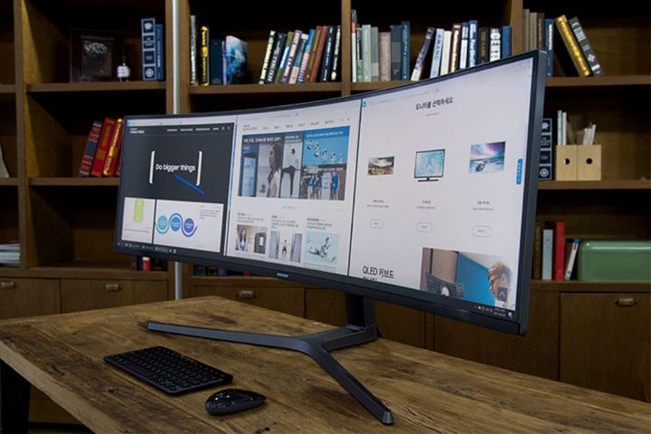 Samsung QLED curved monitor