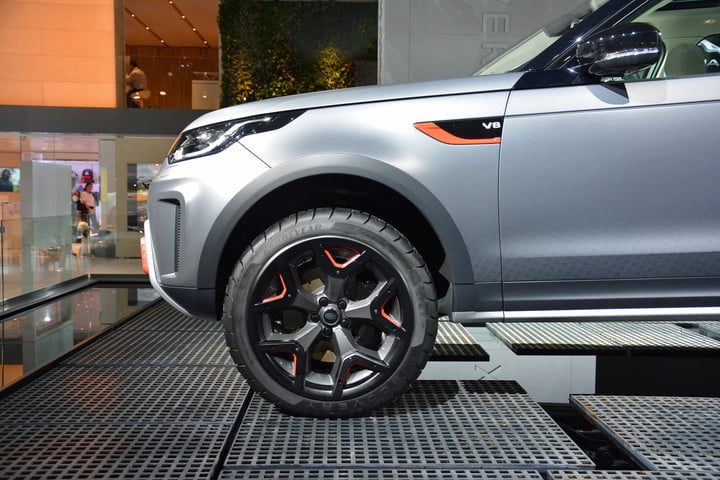 land rover discovery svx frankfurt dt 8 720x480 c
