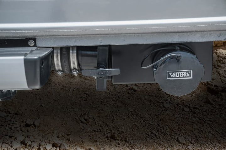 winnebago 4x4 mercedes revel 18 720x480 c