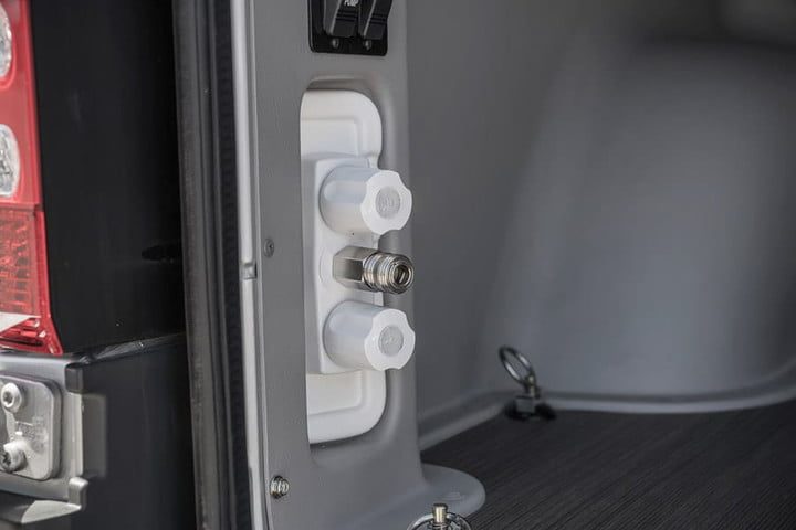 winnebago 4x4 mercedes revel 19 720x480 c