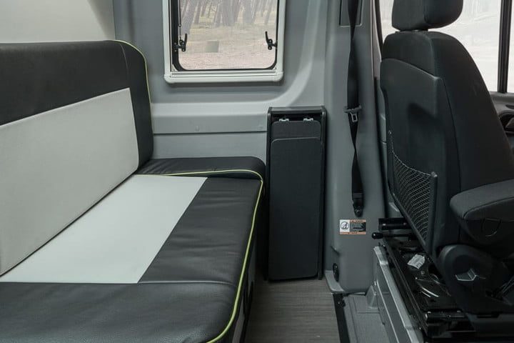 winnebago 4x4 mercedes revel 25 720x480 c