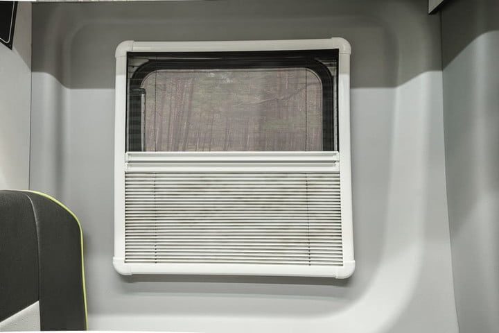 winnebago 4x4 mercedes revel 28 720x480 c