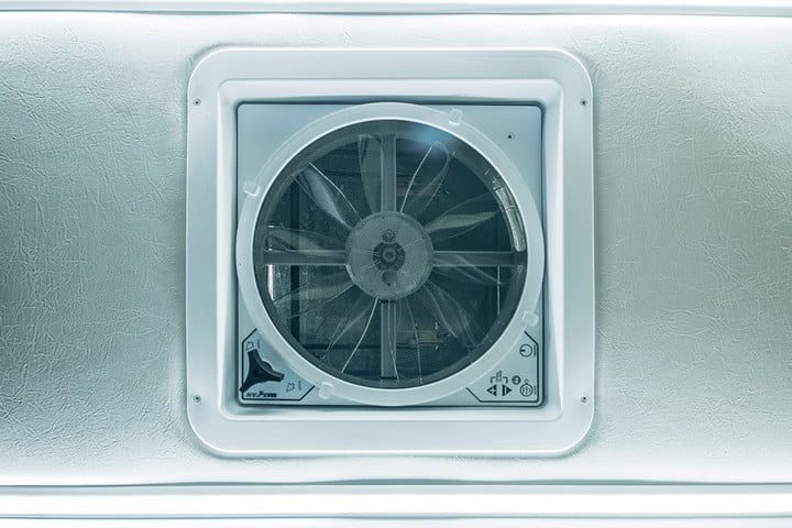 winnebago 4x4 mercedes revel 29 720x480 c