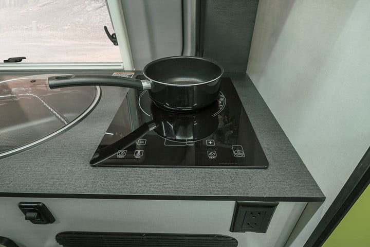 winnebago 4x4 mercedes revel 33 720x480 c