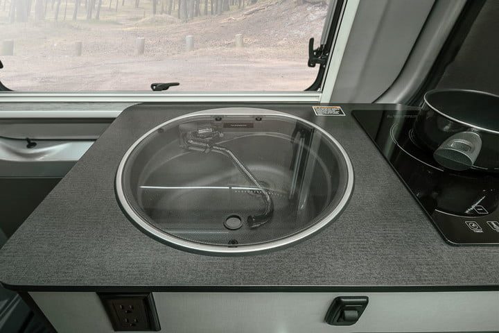 winnebago 4x4 mercedes revel 35 720x480 c