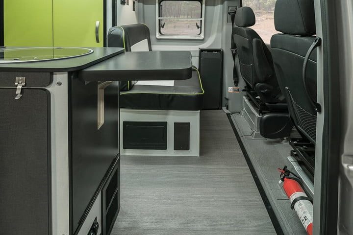 winnebago 4x4 mercedes revel 38 720x480 c