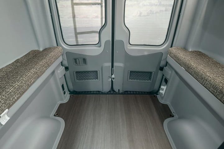 winnebago 4x4 mercedes revel 40 720x480 c