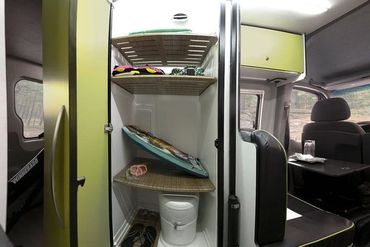 winnebago 4x4 mercedes revel 42 720x480 c