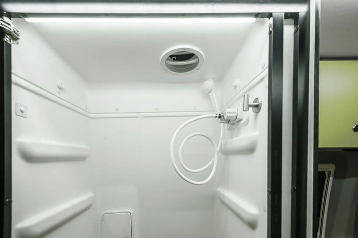 winnebago 4x4 mercedes revel 43 720x480 c