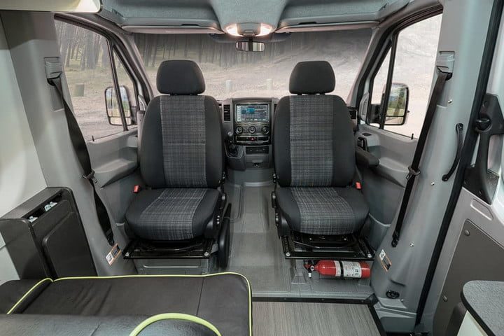 winnebago 4x4 mercedes revel 44 720x480 c