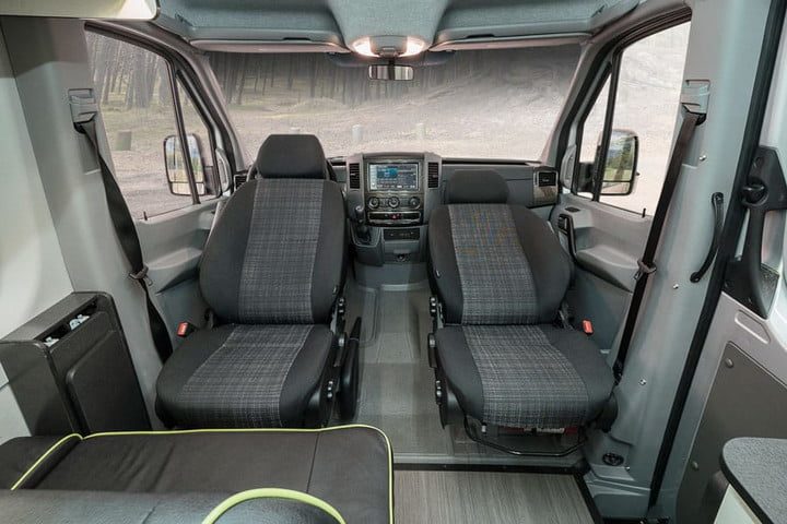 winnebago 4x4 mercedes revel 46 720x480 c